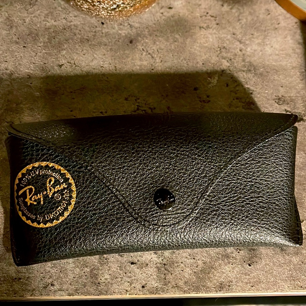 REAL RAY BAN CASE